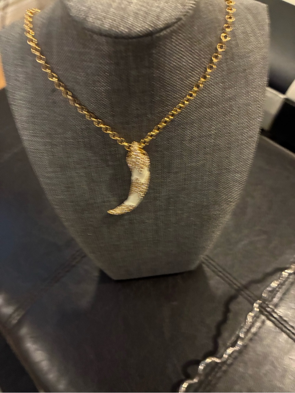 Gold Horn Pendant Necklace - Elegant Women’s Jewelry